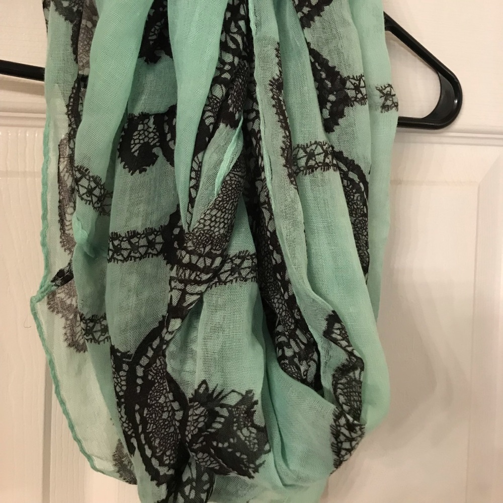 🛑Lacy infinity scarf design - Picture 2 of 3
